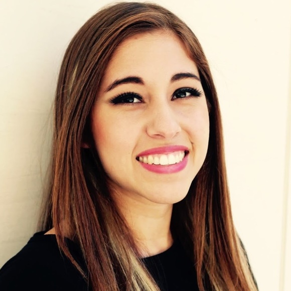 Meet your Posher, Nicole - Picture 1 of 1